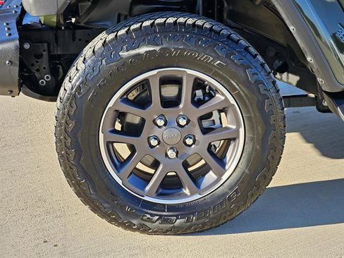 Used 2023 Jeep Gladiator Overland w/ Cold Weather Group image 7