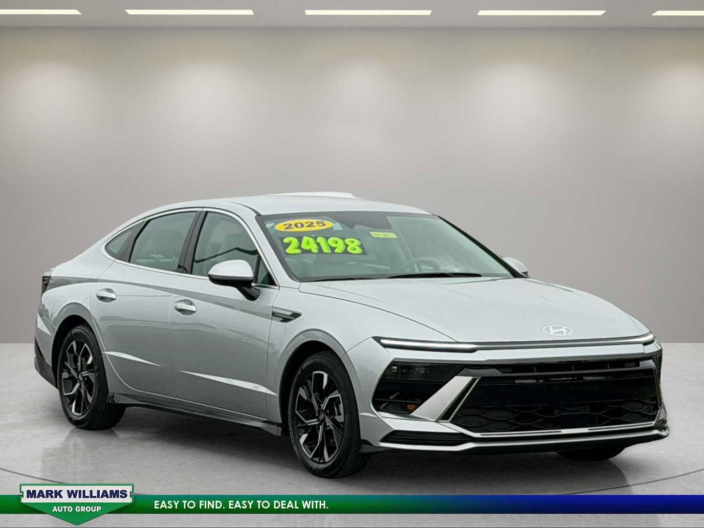 Used 2025 Hyundai Sonata SEL FWD image 2
