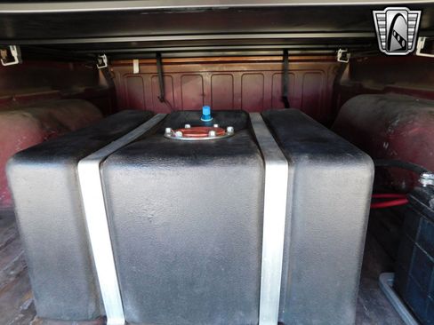 Used 2000 Chevrolet S10 Pickup LS w/ Preferred Equipment Group image 11