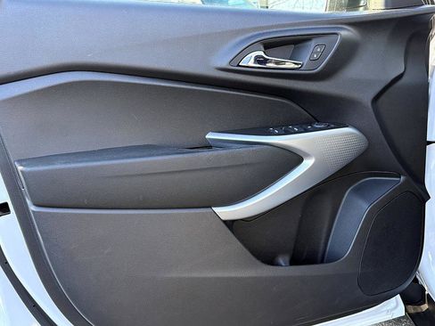 Used 2025 Chevrolet Trax LS image 16