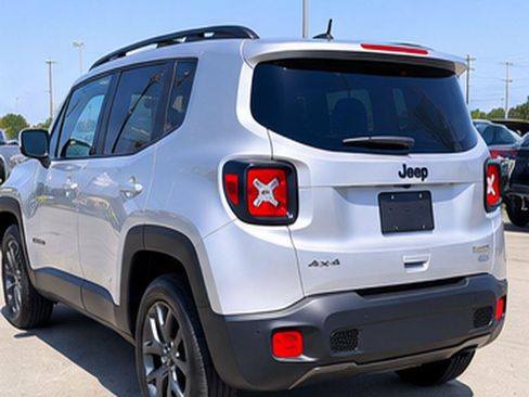 Used 2018 Jeep Renegade Altitude FWD image 5