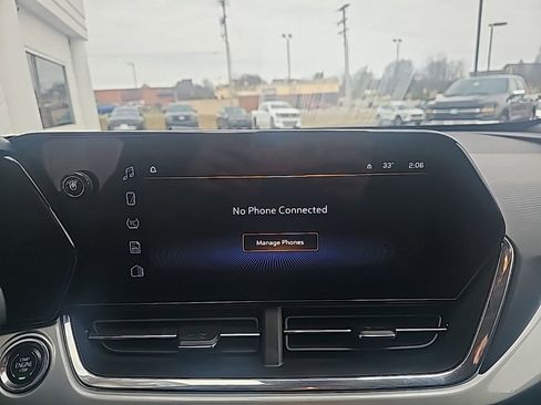 Used 2025 Chevrolet Trax LT w/ LT Convenience Package image 15