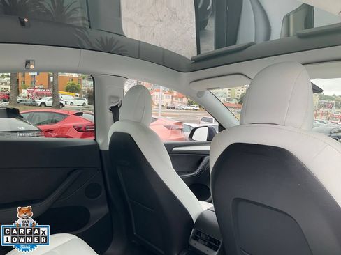 Used 2022 Tesla Model Y Long Range AWD/4WD image 56