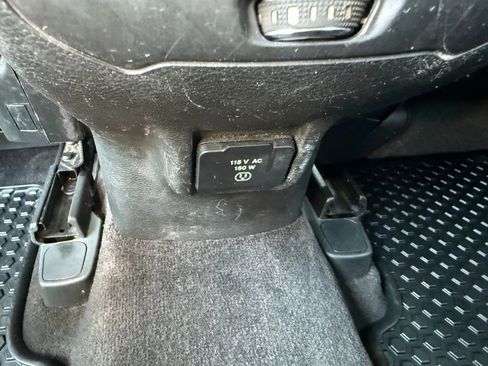 Used 2017 Jeep Cherokee Latitude w/ Cold Weather Group AWD/4WD image 35