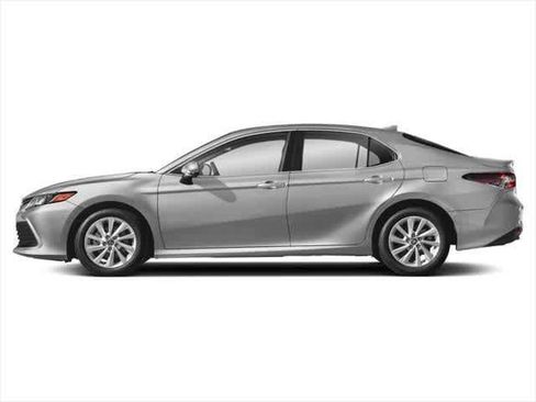 Used 2024 Toyota Camry LE image 3