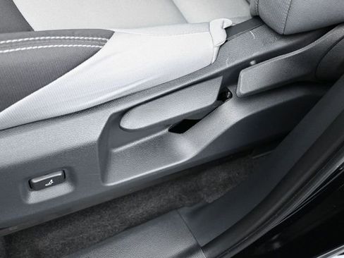 Used 2025 Toyota Tacoma TRD Sport image 11