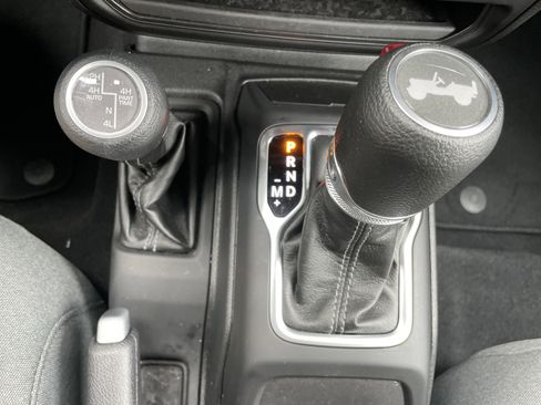 Certified 2025 Jeep Wrangler Sahara image 44