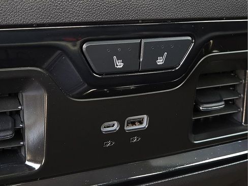 Used 2024 GMC Sierra 1500 AT4 w/ Technology Package image 11