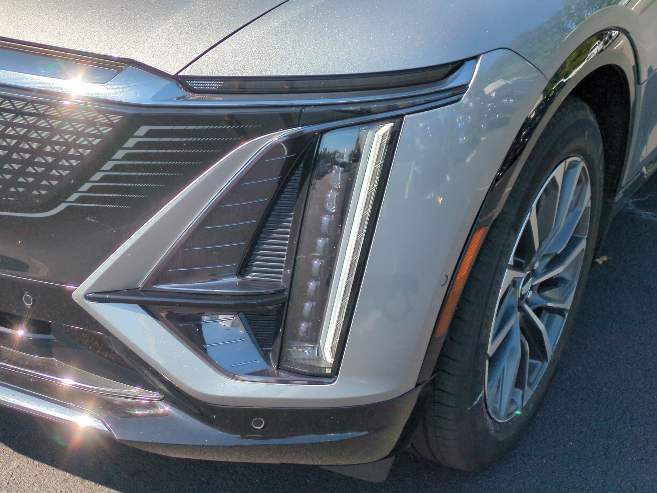 Used 2024 Cadillac Lyriq Sport w/ LPO, Floor Liner Package AWD/4WD image 6