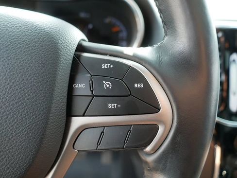 Used 2019 Jeep Grand Cherokee Altitude AWD/4WD image 26