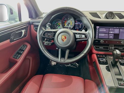 Certified 2023 Porsche Macan AWD/4WD image 24