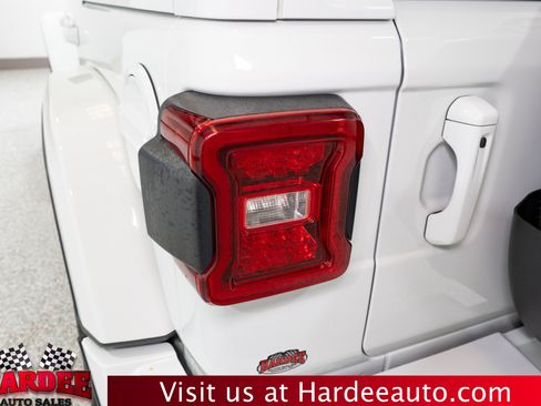 Used 2020 Jeep Wrangler Unlimited Sahara AWD/4WD image 9