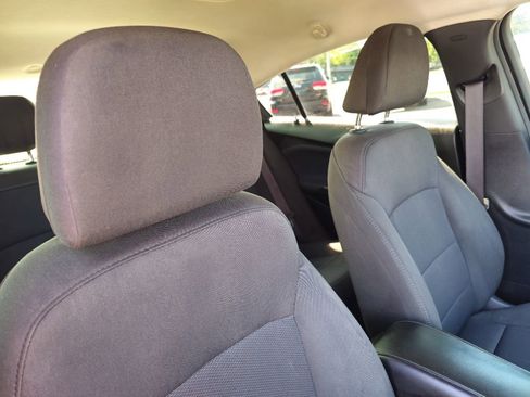 Used 2017 Chevrolet Cruze LT image 48