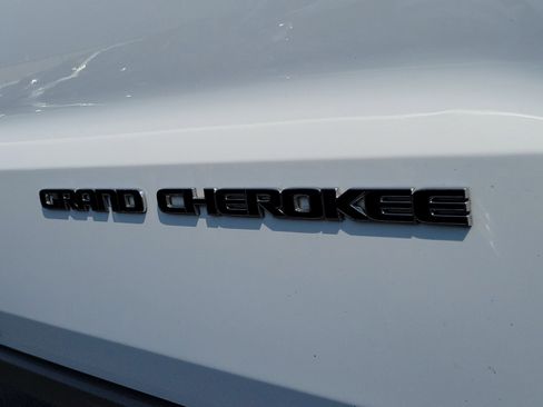 Used 2021 Jeep Grand Cherokee Laredo X image 6