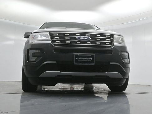 Certified 2017 Ford Explorer XLT w/ Equipment Group 202A FWD image 48