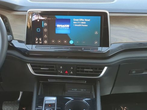 Used 2025 Volkswagen Atlas SE image 19