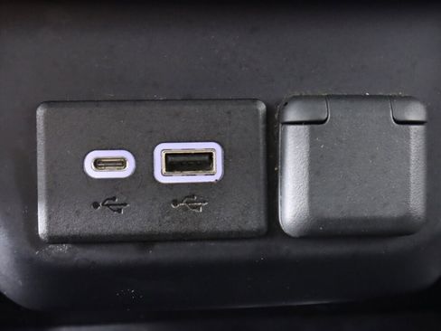 Used 2019 Chevrolet Silverado 1500 High Country image 29