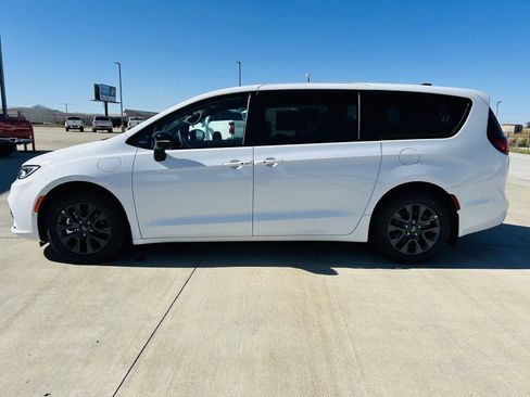 New 2026 Chrysler Pacifica Select w/ Quick Order Package 2EV image 38