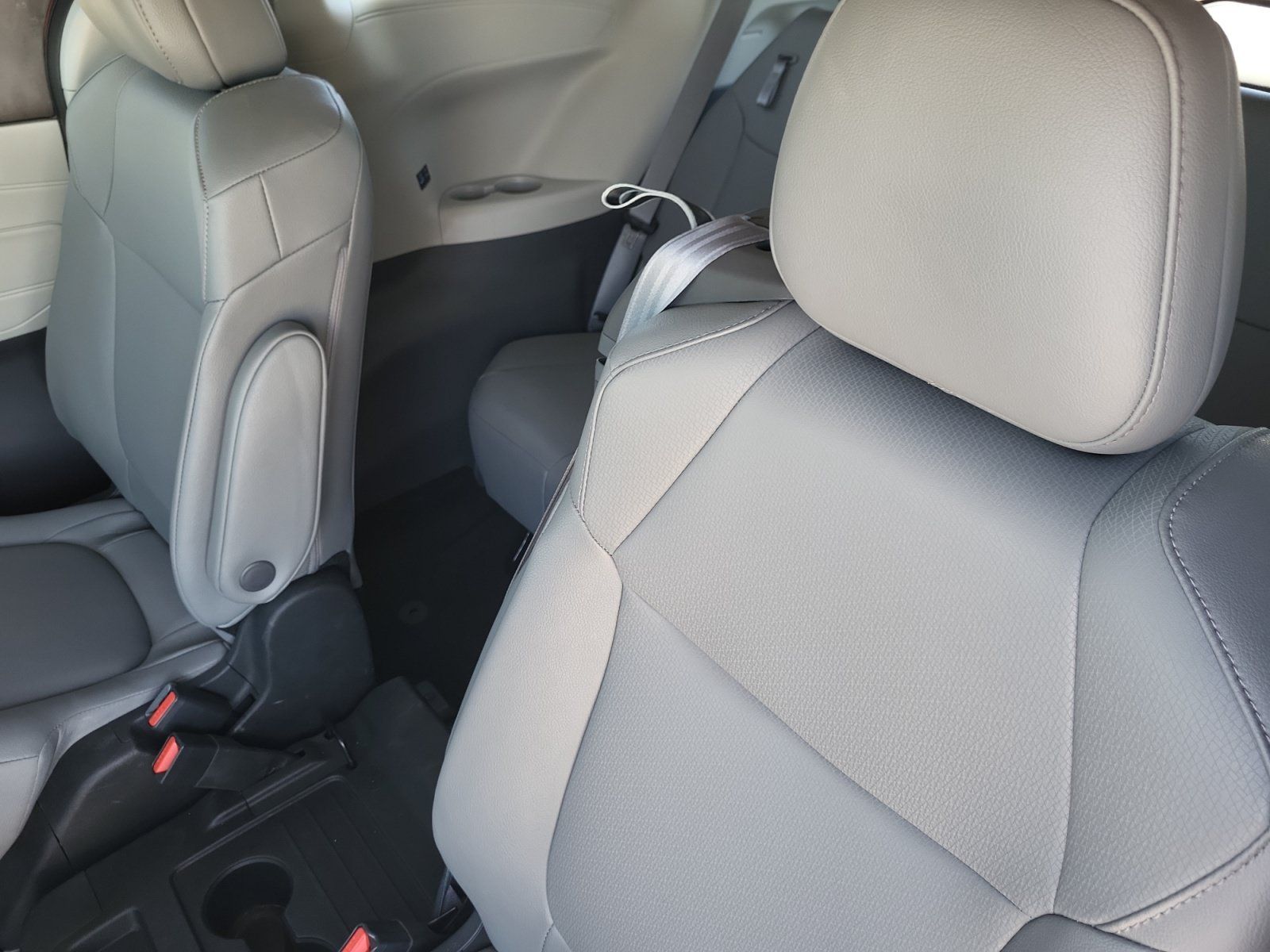 Certified 2023 Toyota Sienna XLE FWD image 27