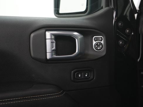 Used 2021 Jeep Wrangler Unlimited Sahara w/ Uconnect 4C Nav & Sound Group AWD/4WD image 20