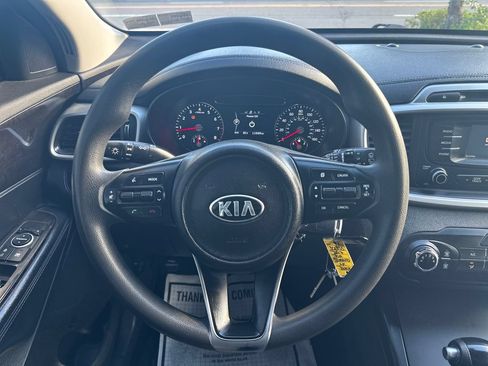 Used 2017 Kia Sorento FWD image 24