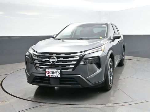 Used 2025 Nissan Rogue SV image 5