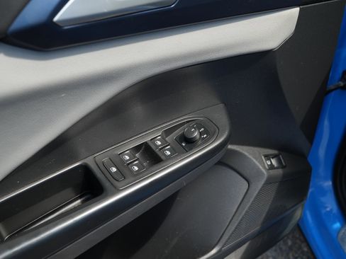 Used 2022 Volkswagen Taos SE w/ Panoramic Sunroof Package FWD image 13