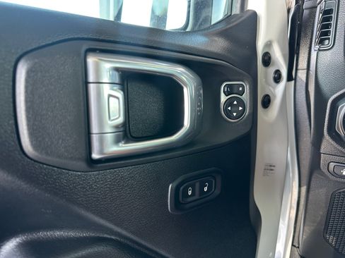 Used 2024 Jeep Wrangler Unlimited AWD/4WD image 17