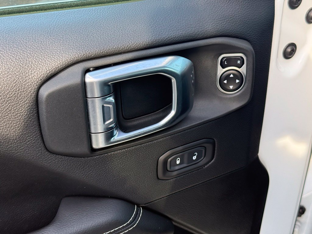 Used 2020 Jeep Wrangler Unlimited Sahara AWD/4WD image 12