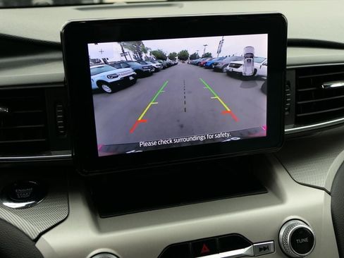 Used 2022 Ford Explorer XLT w/ Equipment Group 202A image 21