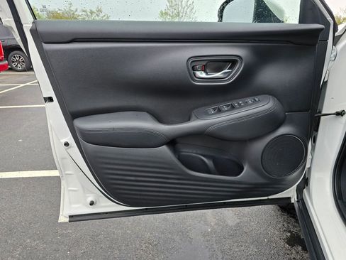 Used 2025 Honda HR-V LX image 12