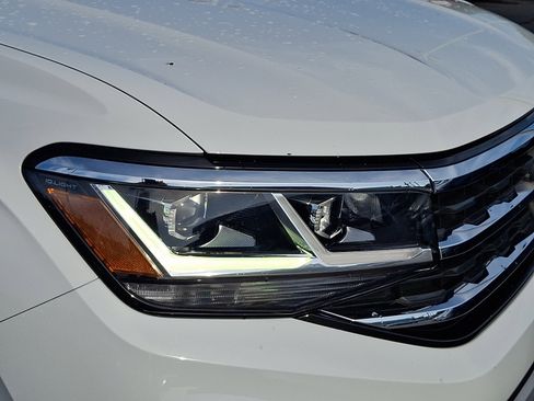 Used 2023 Volkswagen Atlas SE AWD/4WD image 9