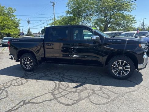 Used 2022 Chevrolet Silverado 1500 LT AWD/4WD image 4