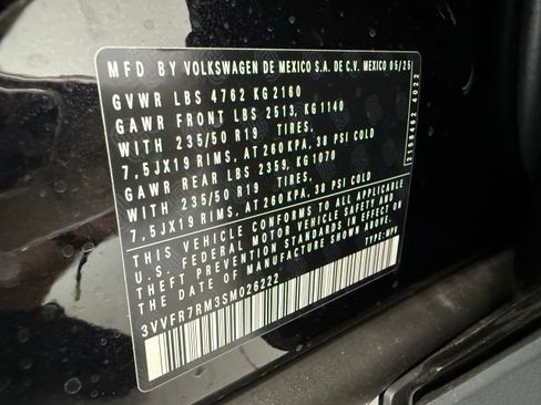 New 2025 Volkswagen Tiguan SE image 29