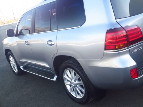 Used 2008 Lexus LX 570 4WD w/ Technology Pkg image 35