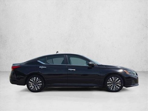 Used 2024 Nissan Altima 2.5 SV FWD image 4