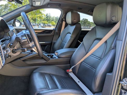 Certified 2023 Porsche Cayenne Platinum Edition AWD/4WD image 5