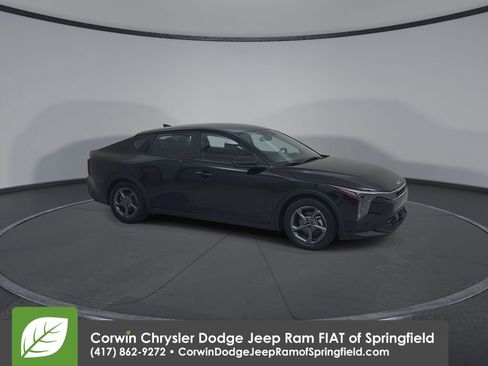 Used 2025 Kia K4 FWD image 2