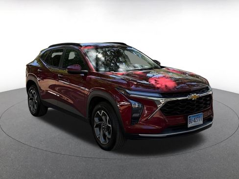 Used 2025 Chevrolet Trax LT image 1