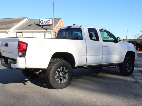 Used 2019 Toyota Tacoma SR w/ SR Convenience Package image 8