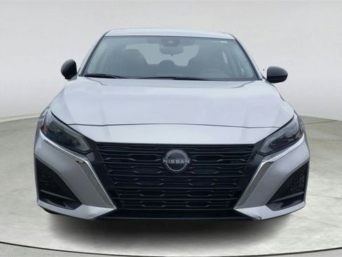 Used 2024 Nissan Altima 2.5 SV image 2