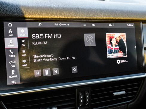 Used 2020 Porsche Cayenne image 26