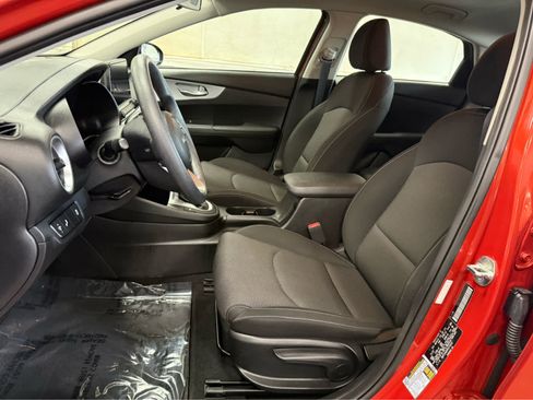 Used 2023 Kia Forte LXS w/ LXS Technology Package image 9