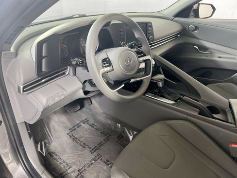 Used 2023 Hyundai Elantra SEL w/ Cargo Package image 9