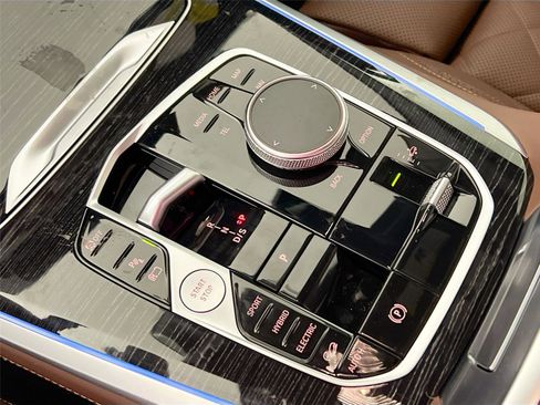 New 2026 BMW X5 xDrive50e w/ M Sport Package image 15