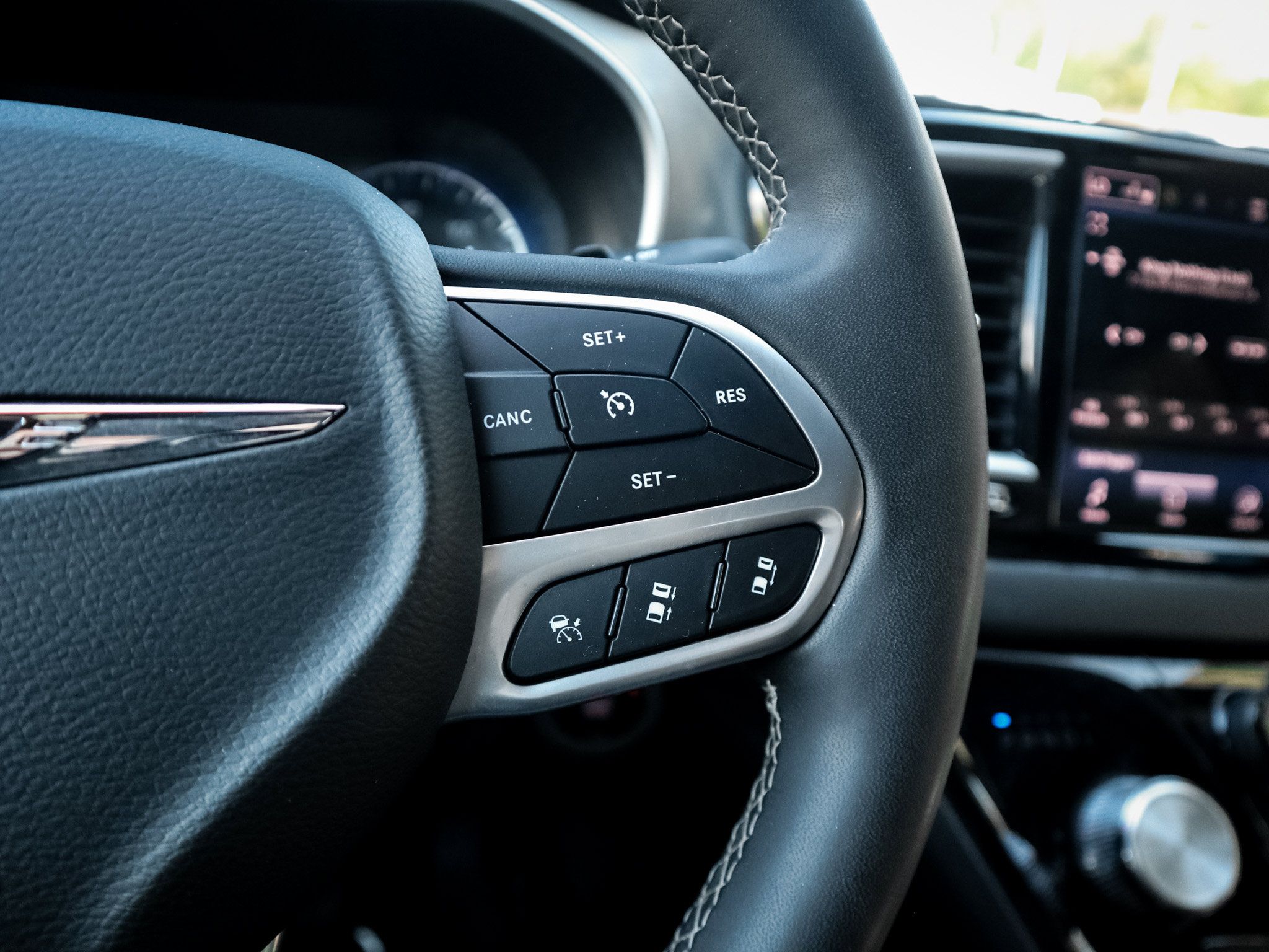 Used 2025 Chrysler Pacifica Select FWD image 20