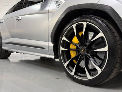 Used 2022 Lamborghini Urus AWD/4WD image 8