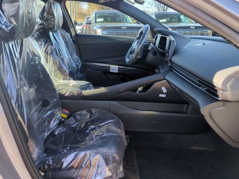 New 2026 Hyundai Elantra SEL Sport FWD image 26