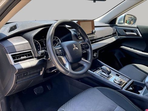 Used 2023 Mitsubishi Outlander ES FWD image 34