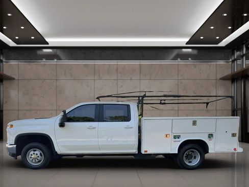 Used 2022 Chevrolet Silverado 3500 LT w/ Convenience Package AWD/4WD image 2